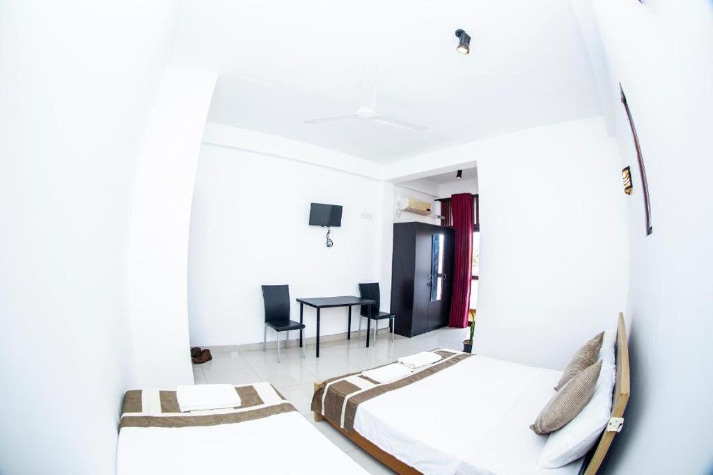 Hotel Blue Bird Negombo Exterior foto
