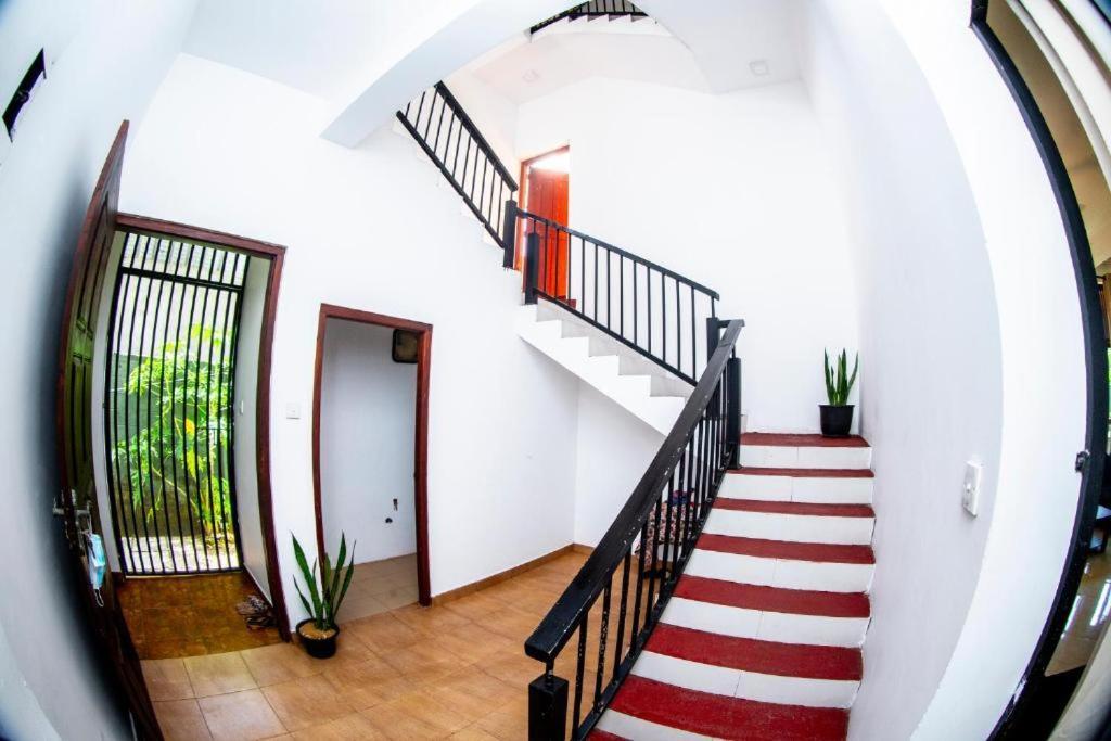Hotel Blue Bird Negombo Exterior foto