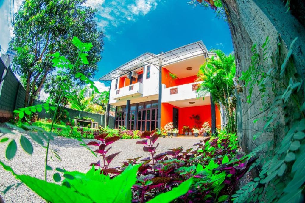 Hotel Blue Bird Negombo Exterior foto