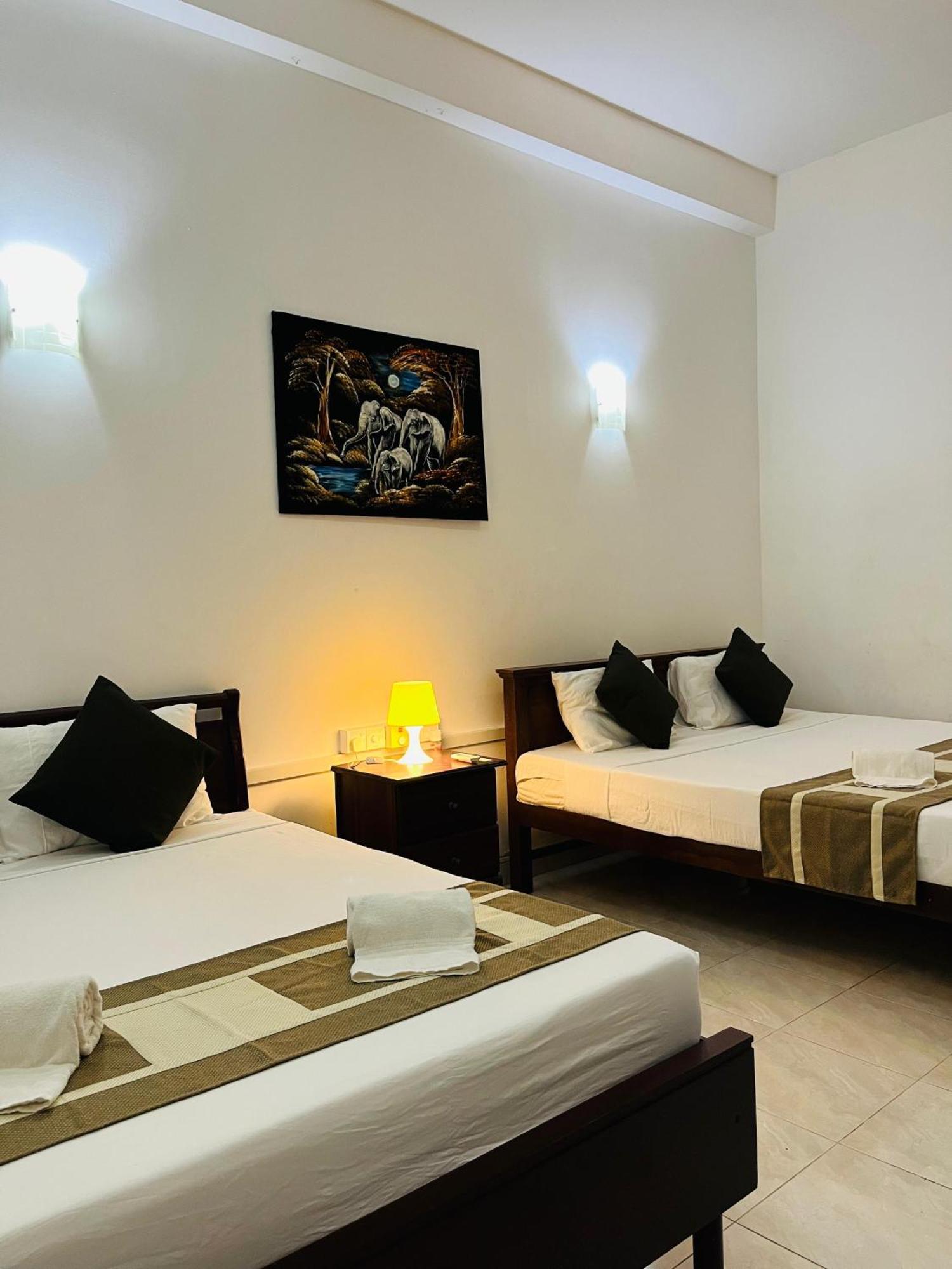 Hotel Blue Bird Negombo Exterior foto