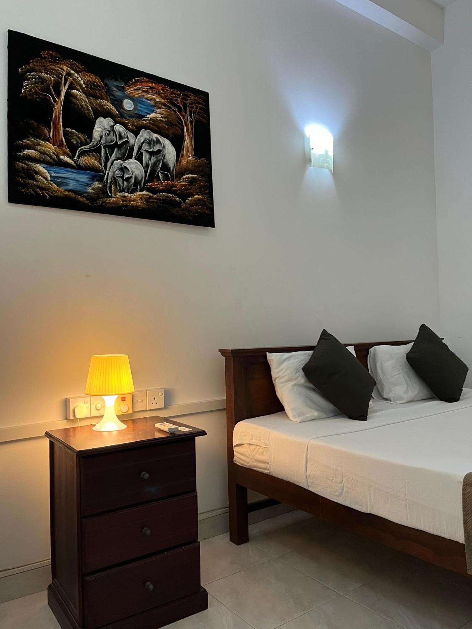 Hotel Blue Bird Negombo Exterior foto