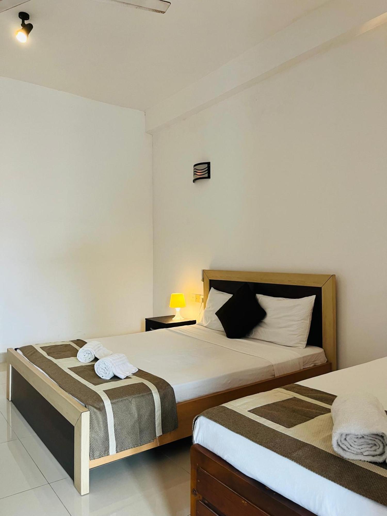 Hotel Blue Bird Negombo Exterior foto